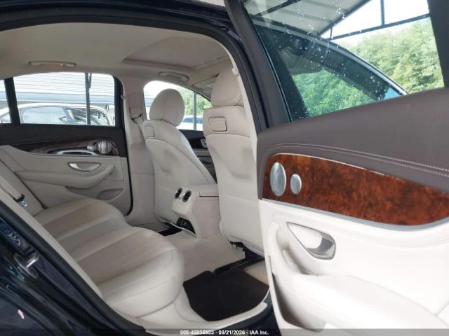 Mercedes-Benz E 300 * CARFAX * ОПЦИЯ ЗА ФИНАНСИРАНЕ * , снимка 8 - Автомобили и джипове - 56020366