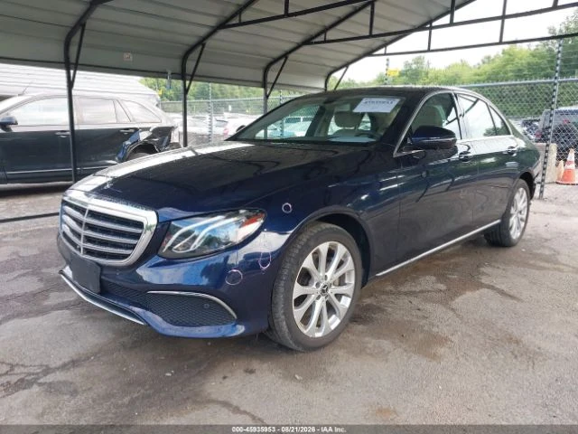 Mercedes-Benz E 300 * CARFAX * ОПЦИЯ ЗА ФИНАНСИРАНЕ * , снимка 2 - Автомобили и джипове - 56020366