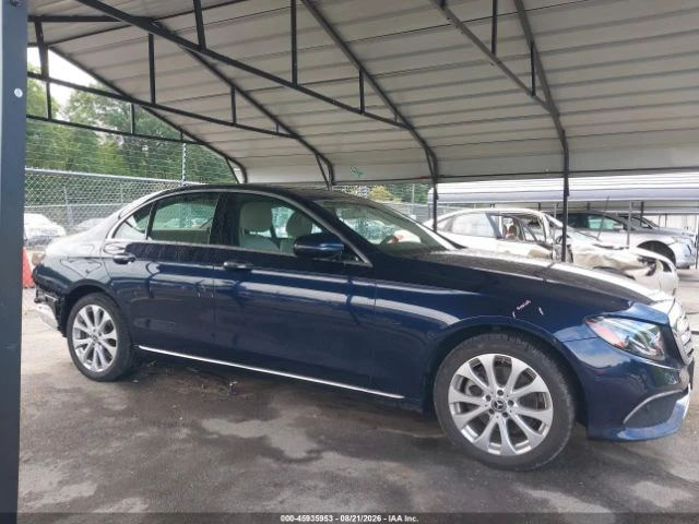 Mercedes-Benz E 300 * CARFAX * ОПЦИЯ ЗА ФИНАНСИРАНЕ * , снимка 13 - Автомобили и джипове - 56020366