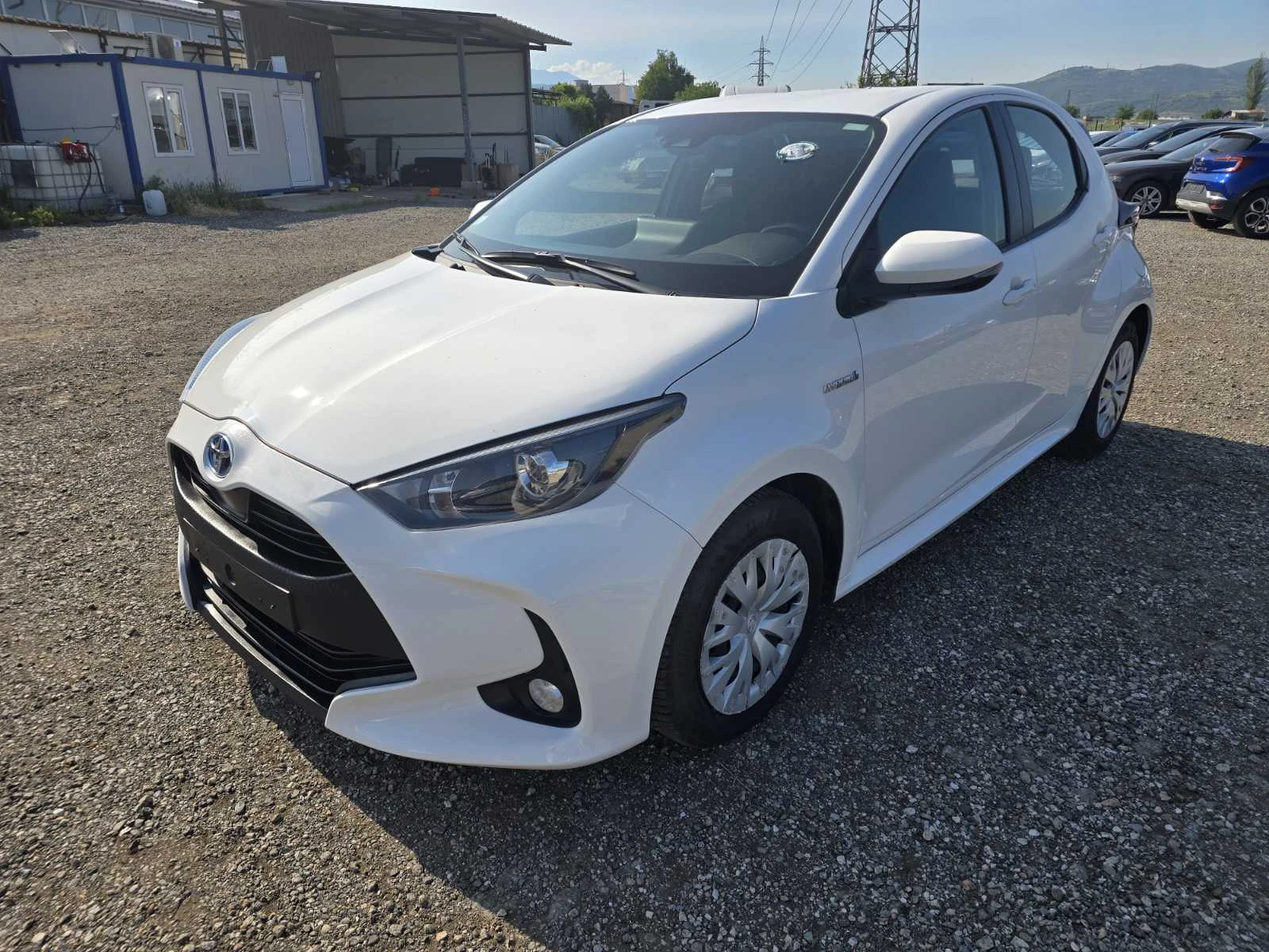 Toyota Yaris 1.5 Hybrid e-CVT - изображение 3