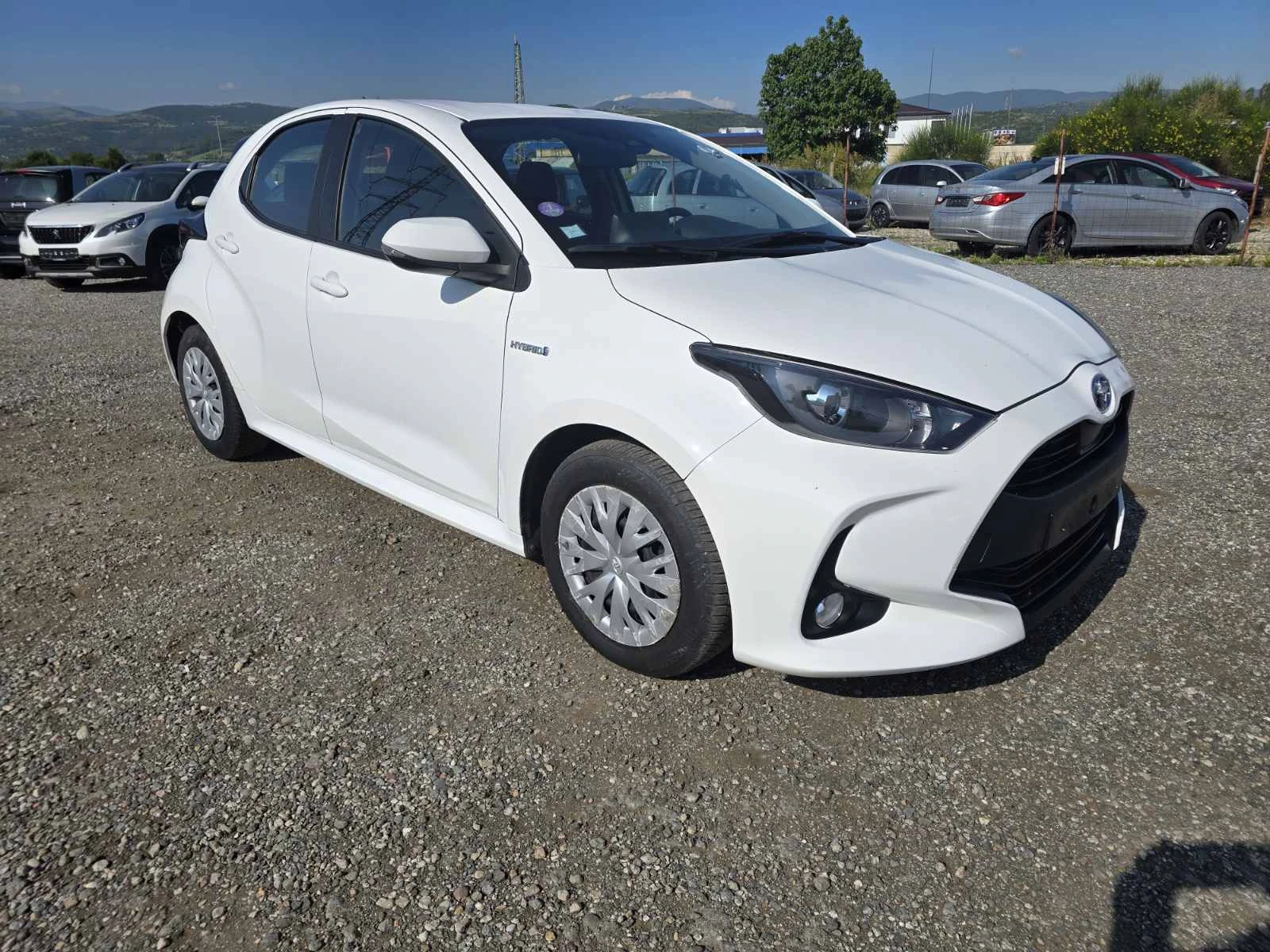 Toyota Yaris 1.5 Hybrid e-CVT - изображение 2