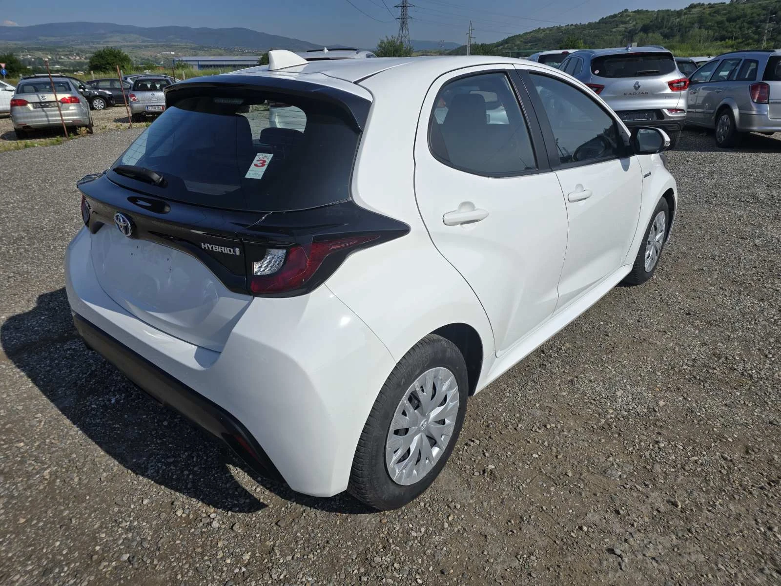 Toyota Yaris 1.5 Hybrid e-CVT - изображение 7