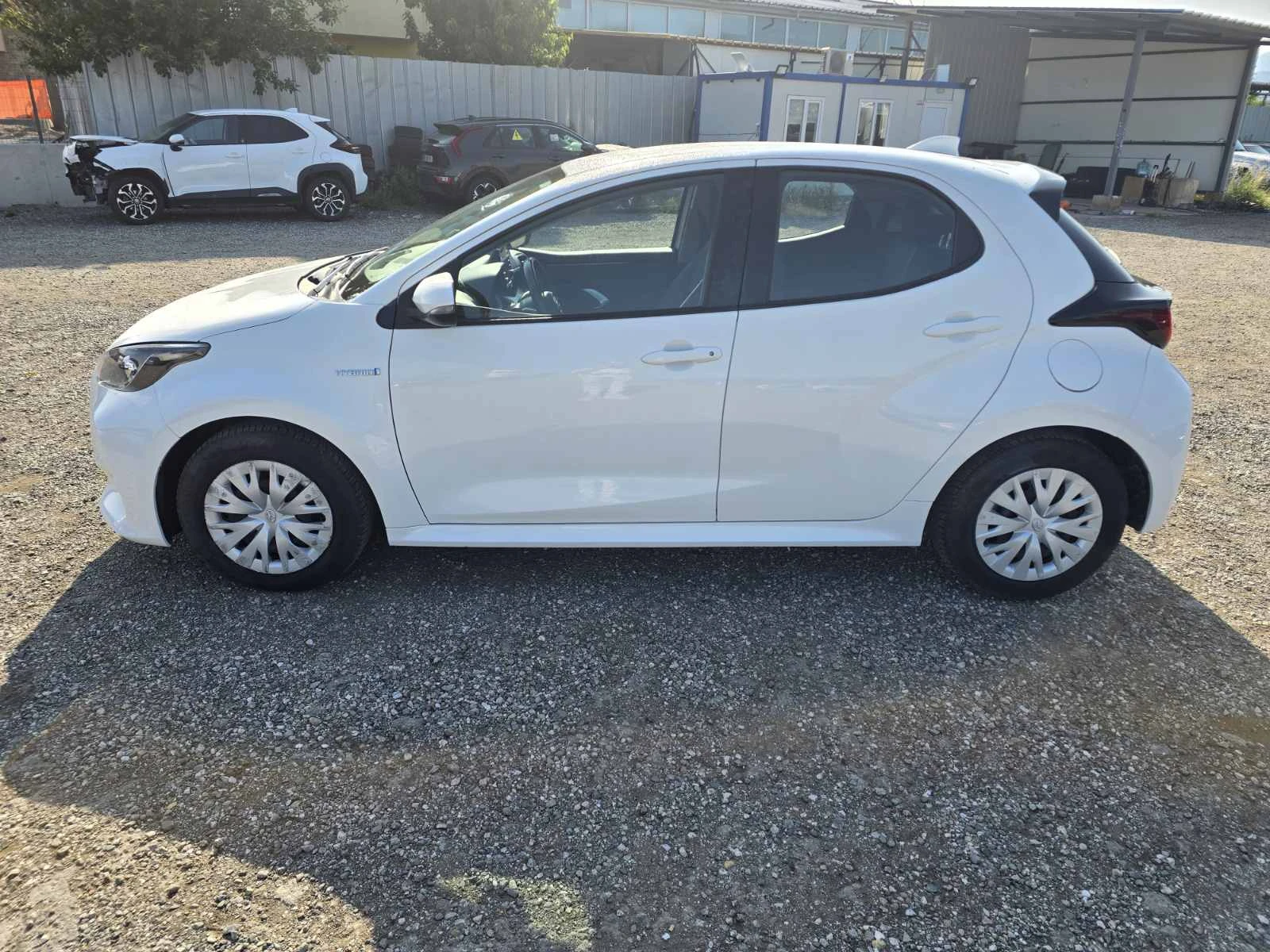Toyota Yaris 1.5 Hybrid e-CVT - изображение 4