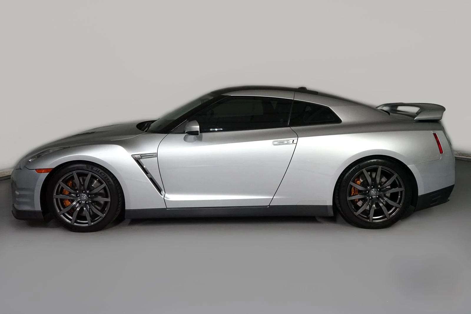 Nissan Gt-r PREMIUM * CARFAX * БЕЗ ПЪРВОНАЧАЛНА ВНОСКА - изображение 5