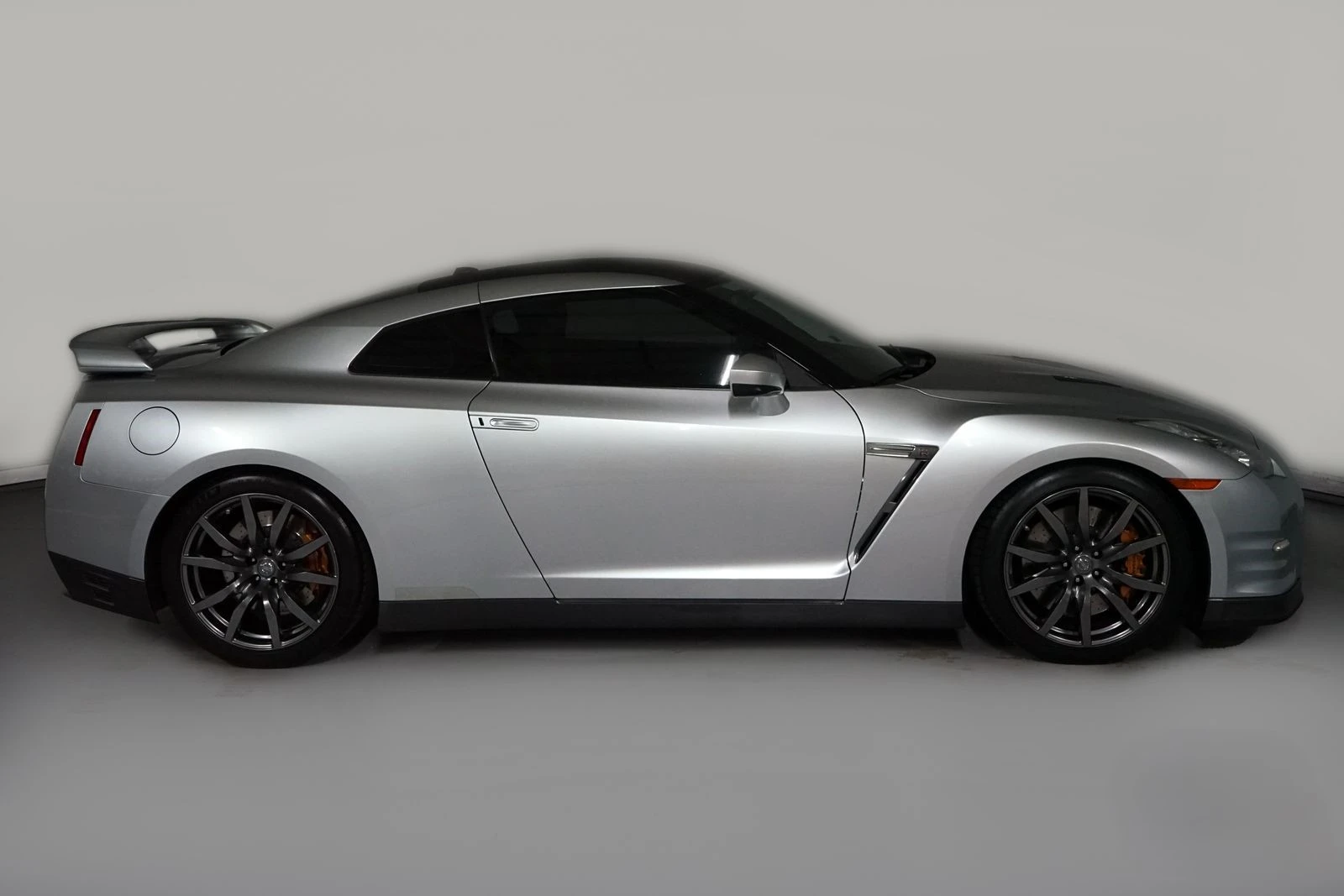 Nissan Gt-r PREMIUM * CARFAX * БЕЗ ПЪРВОНАЧАЛНА ВНОСКА - изображение 4