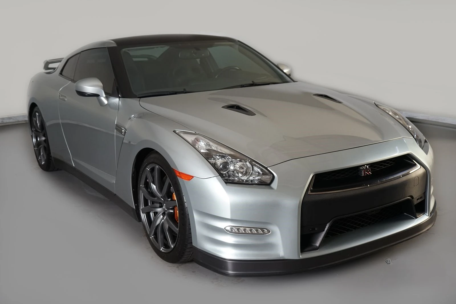 Nissan Gt-r PREMIUM * CARFAX * БЕЗ ПЪРВОНАЧАЛНА ВНОСКА - изображение 2