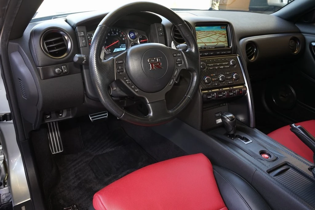 Nissan Gt-r PREMIUM * CARFAX * БЕЗ ПЪРВОНАЧАЛНА ВНОСКА - изображение 8