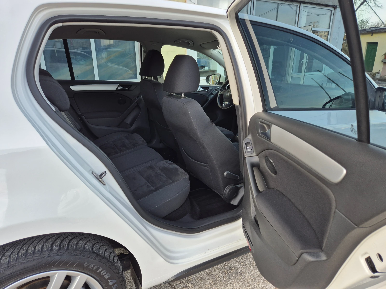 VW Golf 1.6 TDI FULL AVTOMAT | Mobile.bg   10