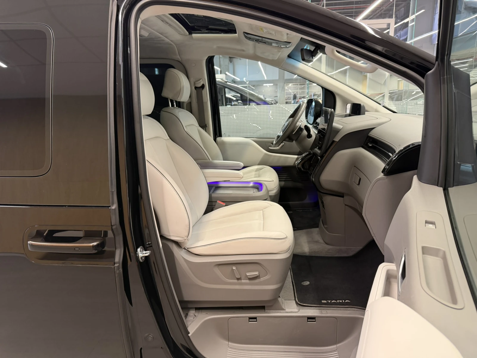 Hyundai Staria LUX AWD | Mobile.bg � ����������� 15