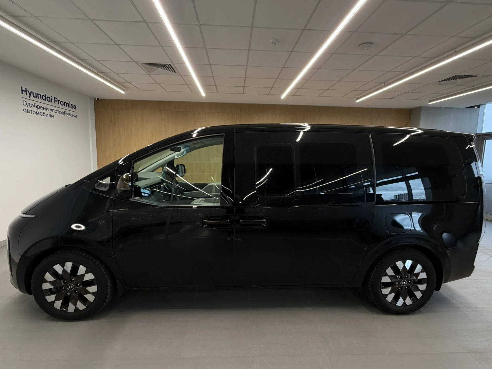 Hyundai Staria LUX AWD | Mobile.bg � ����������� 2