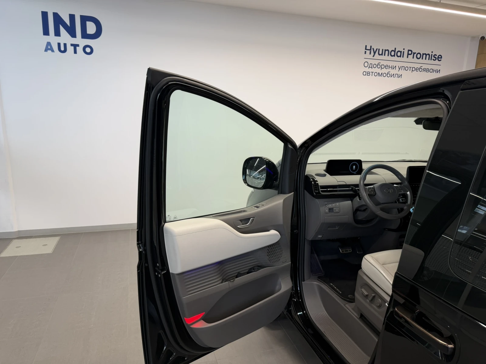 Hyundai Staria LUX AWD | Mobile.bg � ����������� 10