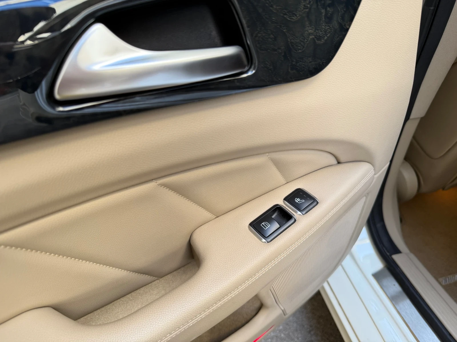 Mercedes-Benz CLS 350 Първи собственик., снимка 11 - Автомобили и джипове - 54323648