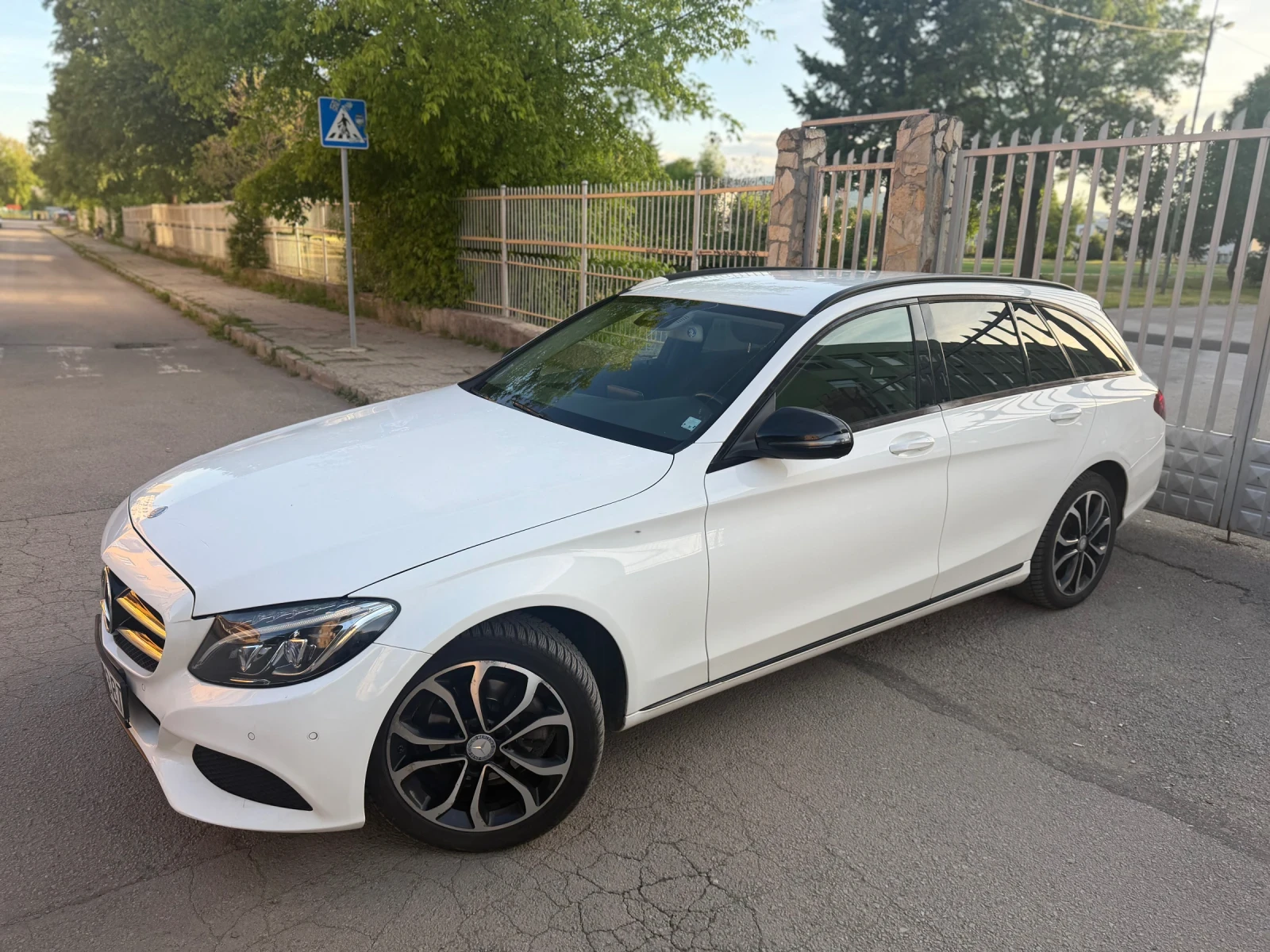 Mercedes-Benz C 200, снимка 3 - Автомобили и джипове - 54671754
