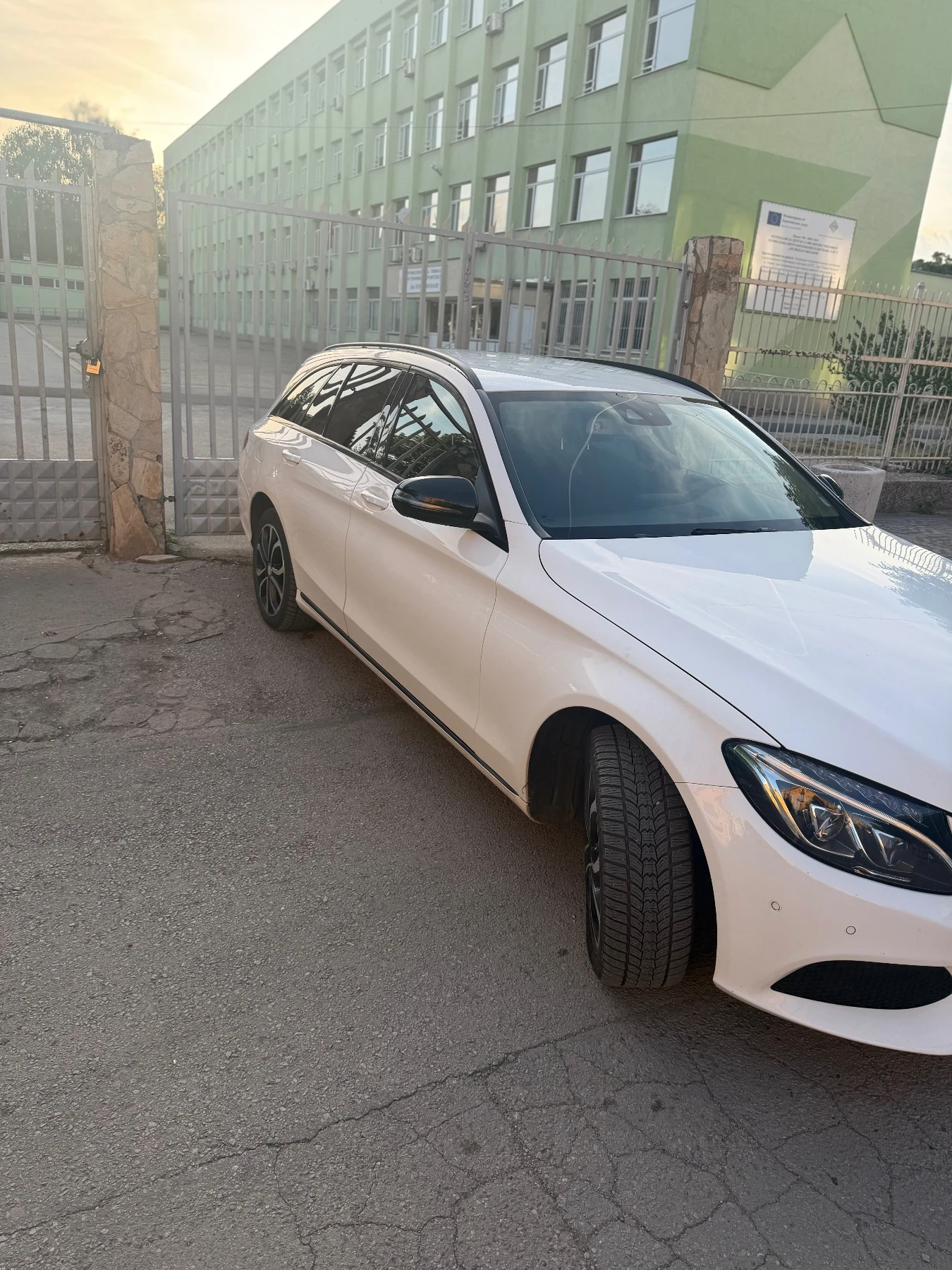 Mercedes-Benz C 200, снимка 2 - Автомобили и джипове - 54671754