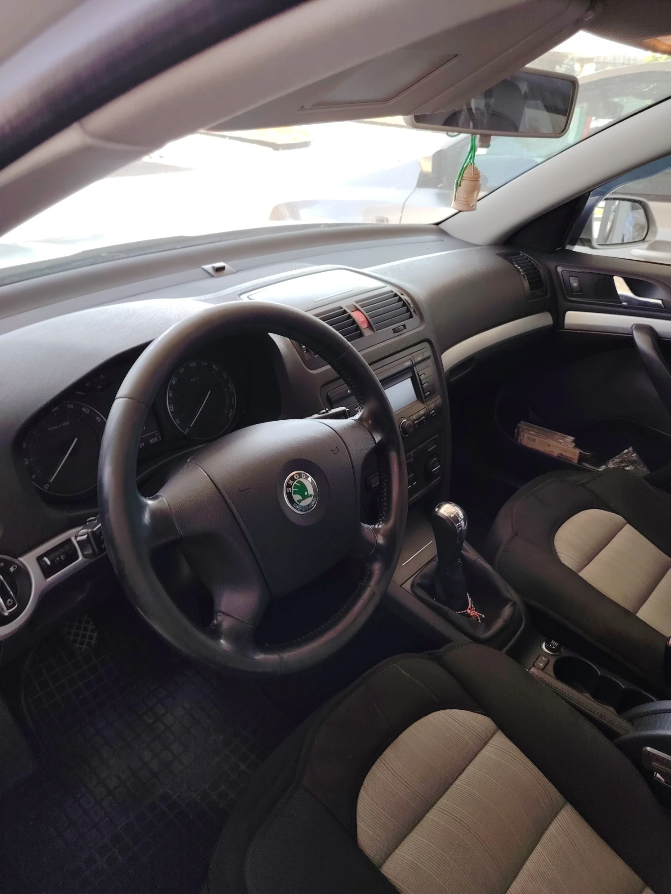 Skoda Octavia TDi, снимка 10 - Автомобили и джипове - 55171997