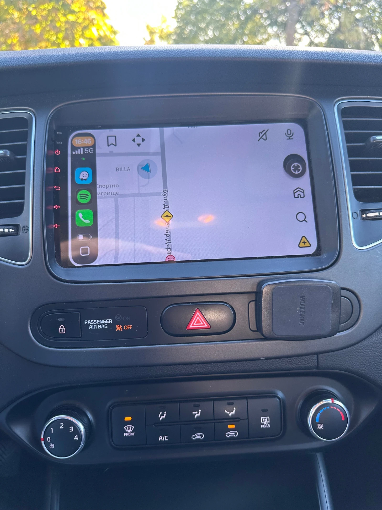 Kia Carens 1.7 CRDI Android auto, снимка 6 - Автомобили и джипове - 56446043