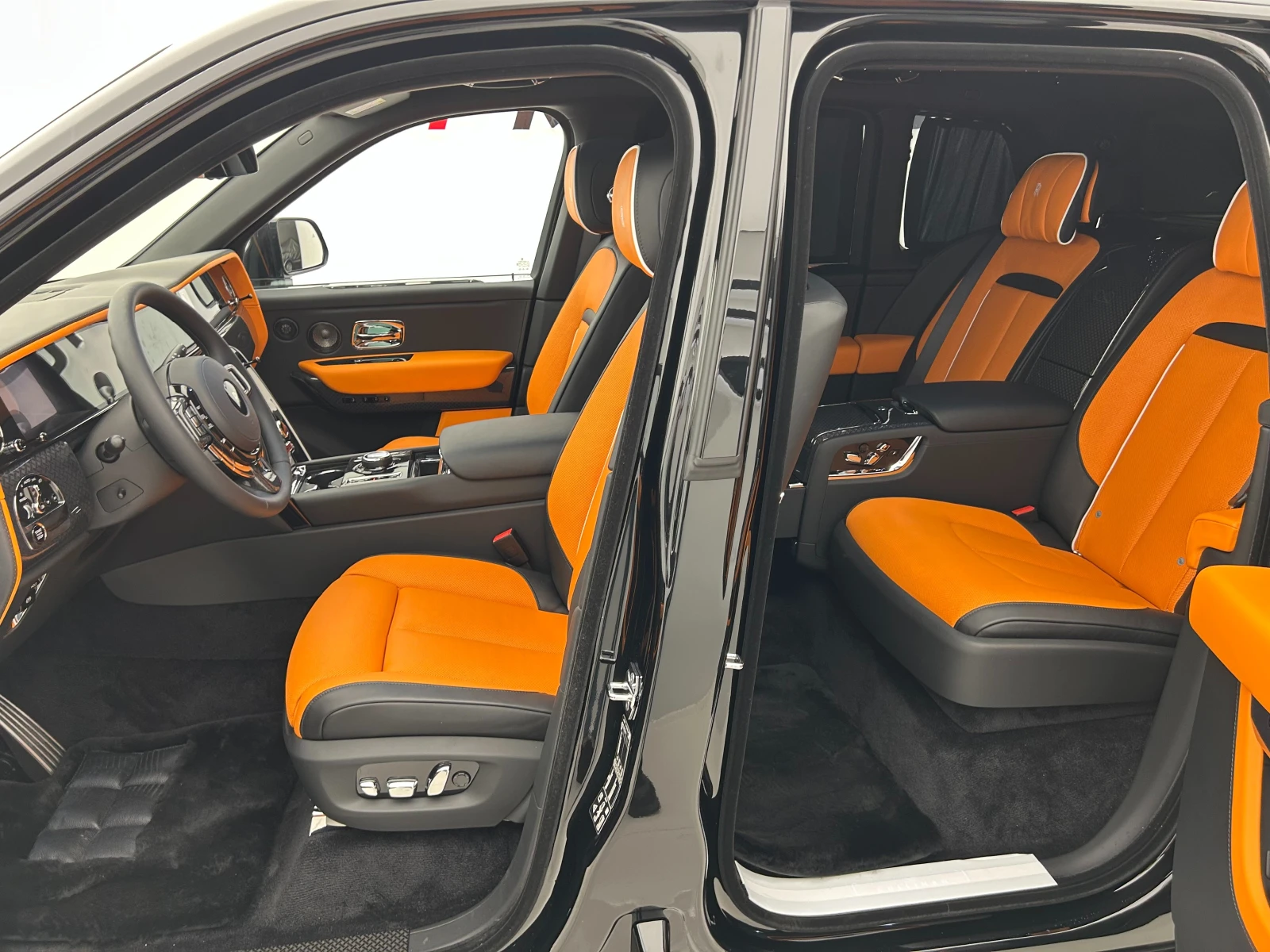 Rolls-Royce Cullinan Black Badge Series II 4 SEATS | Mobile.bg   11