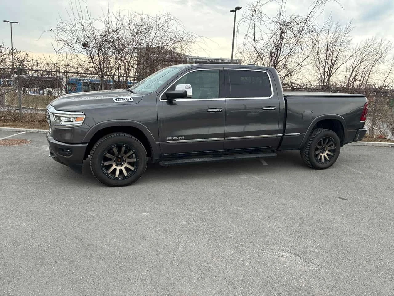 Dodge RAM 1500 Limited/HARMAN KARDON/ОБДУХВАНЕ/ВЪЗДУХ/КЛИПОВЕ , снимка 2 - Автомобили и джипове - 54051377