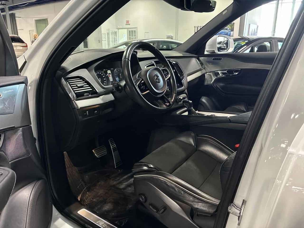 Volvo Xc90 * R Design * CARFAX * БЕЗ ПЪРВОНАЧАЛНА ВНОСКА, снимка 5 - Автомобили и джипове - 54066253