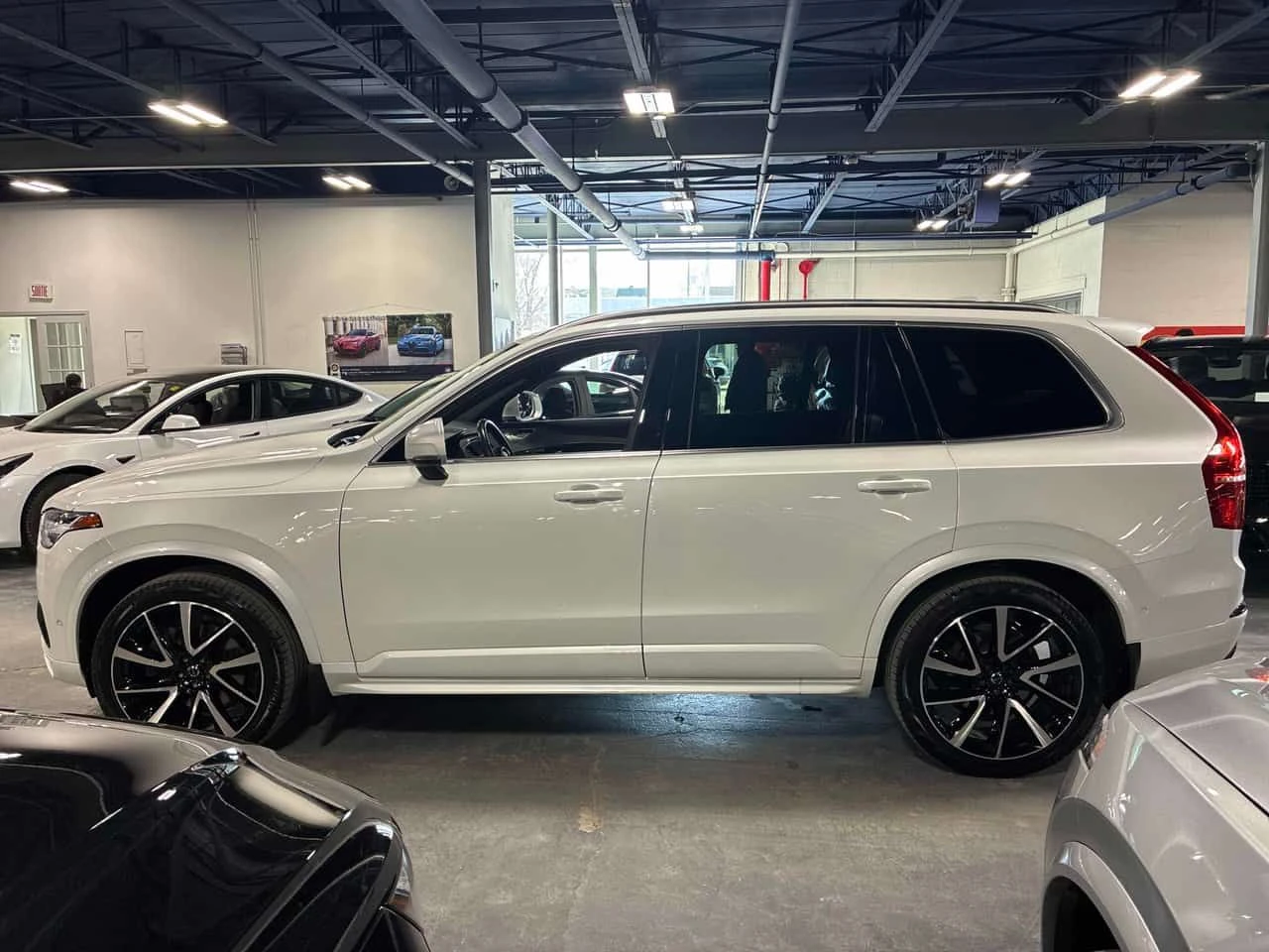 Volvo Xc90 * R Design * CARFAX * БЕЗ ПЪРВОНАЧАЛНА ВНОСКА, снимка 2 - Автомобили и джипове - 54066253