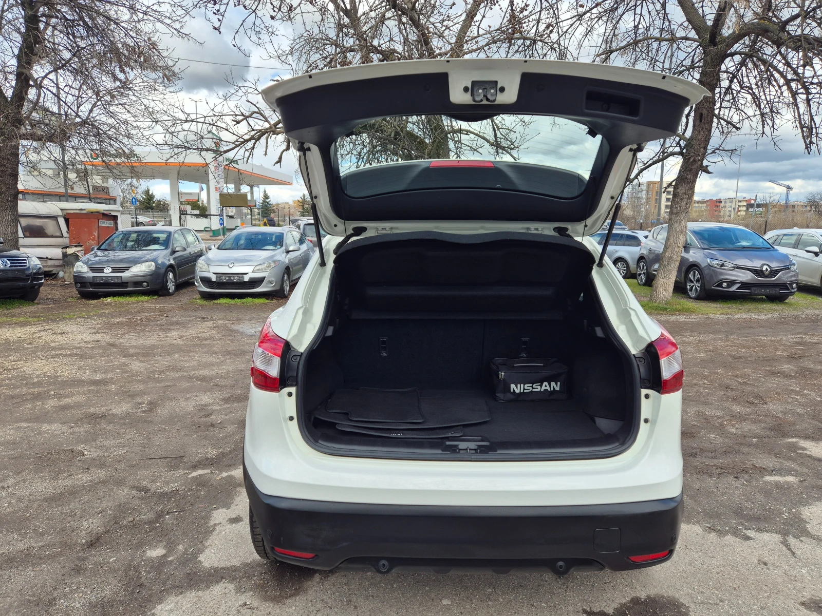 Nissan Qashqai 1.5DCI КРУИЗ Л.ДЖАНТИ ПАРКТРОНИК 6 СКОРОСТИ, снимка 14 - Автомобили и джипове - 54081463