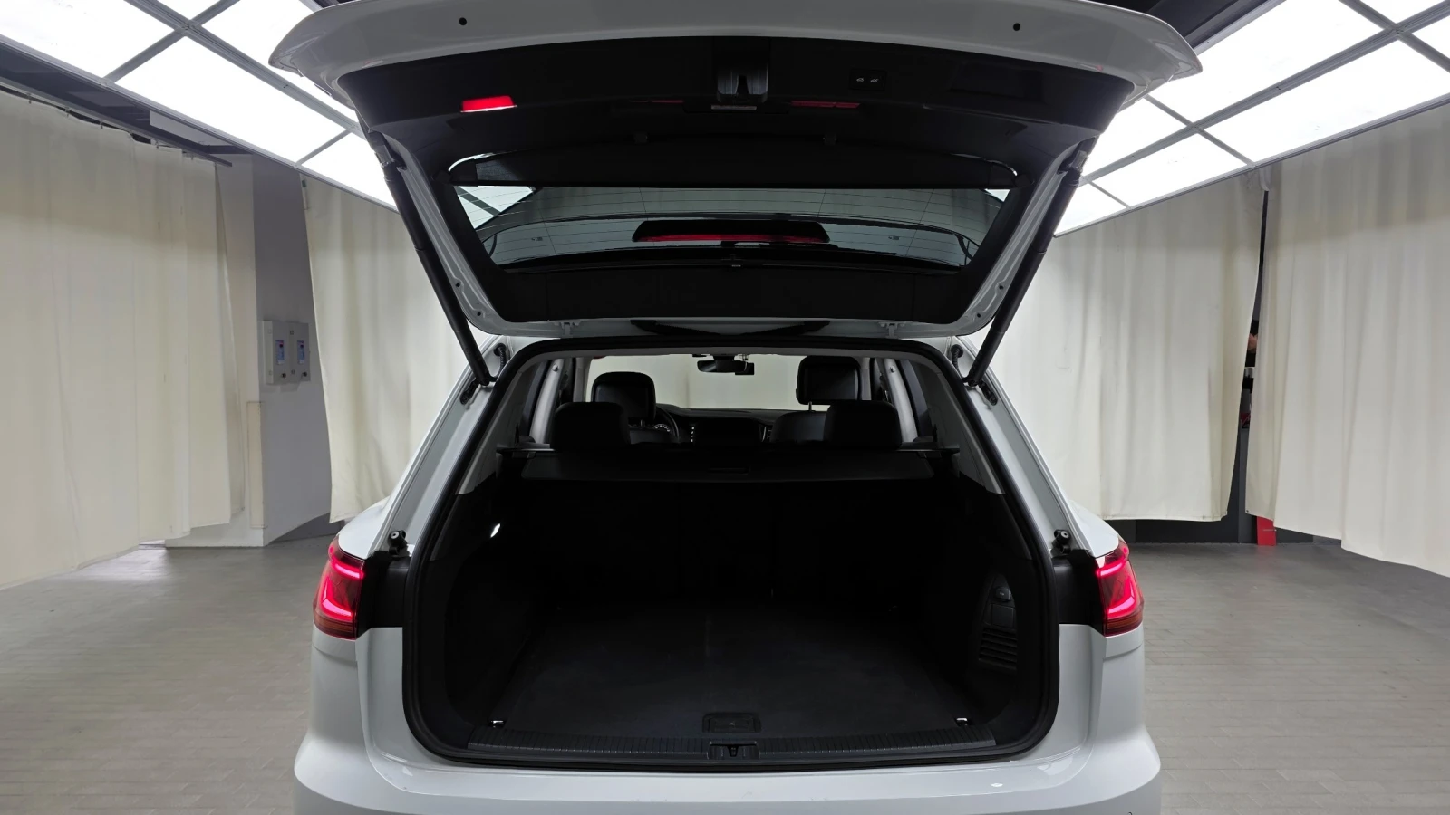 VW Touareg Premium* 3.0TDI* ДИСТРОНИК* ПОДГРЕВ* ОБДУХВАНЕ, снимка 17 - Автомобили и джипове - 54930835