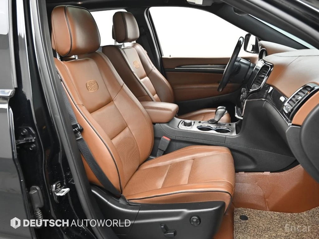 Jeep Grand cherokee 3.6* V6* 8ZF* OVERLAND* ДИСТРОНИК* ОБДУХВАНЕ* КАМЕ, снимка 13 - Автомобили и джипове - 55247595