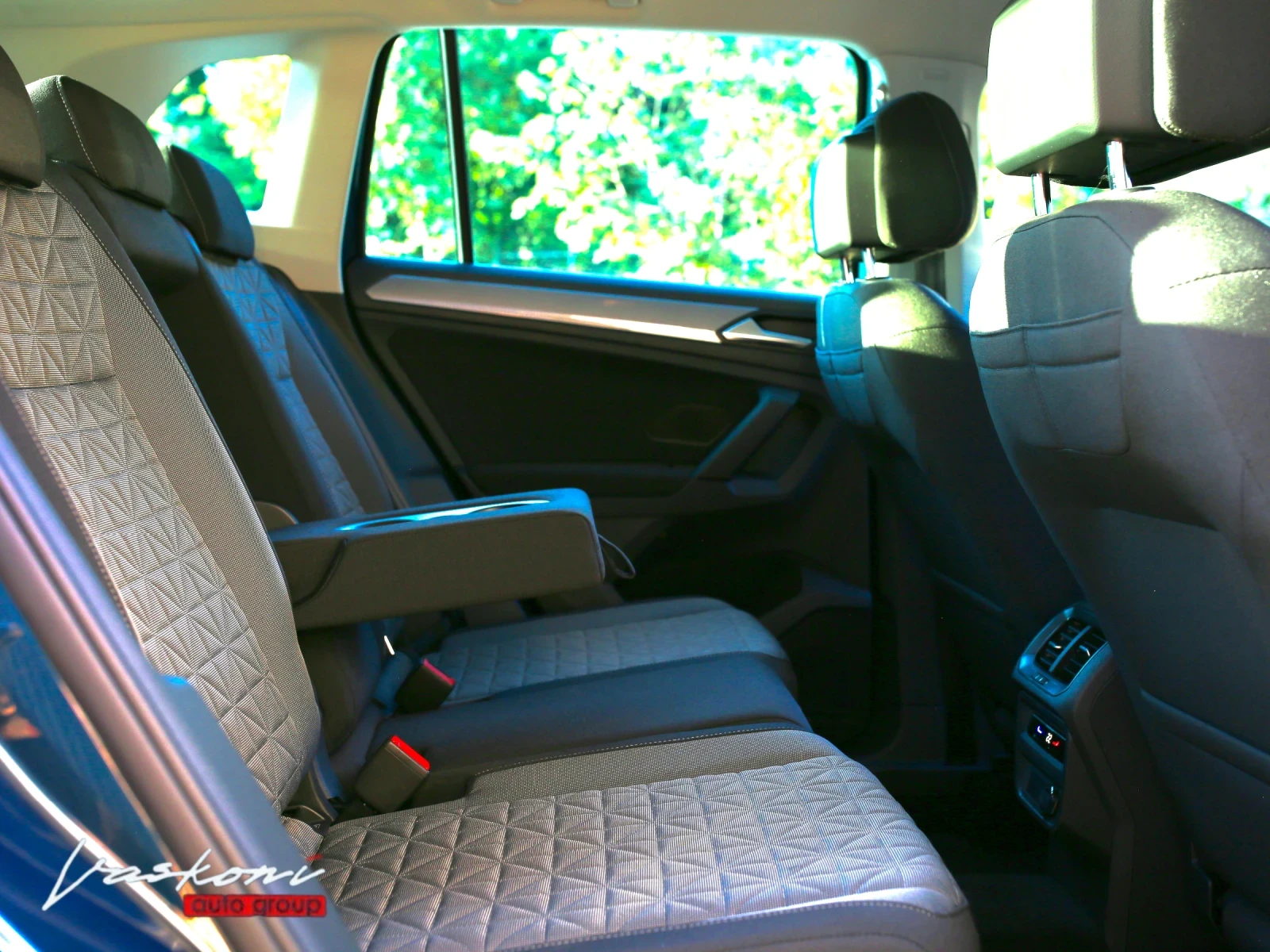 VW Tiguan 2.0 TDI LIFE FACELIFT, снимка 17 - Автомобили и джипове - 55637765