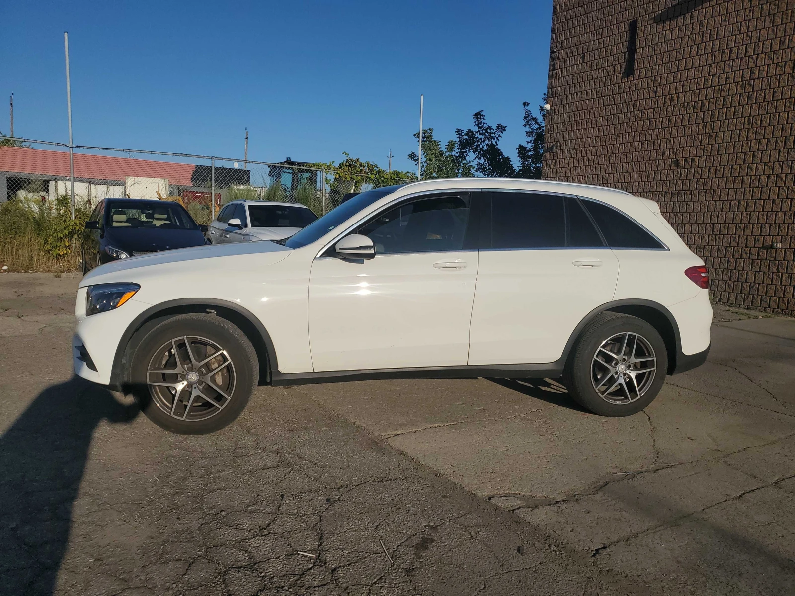 Mercedes-Benz GLC * 4MATIC 4dr 300 * CARFAX * , снимка 2 - Автомобили и джипове - 56086440