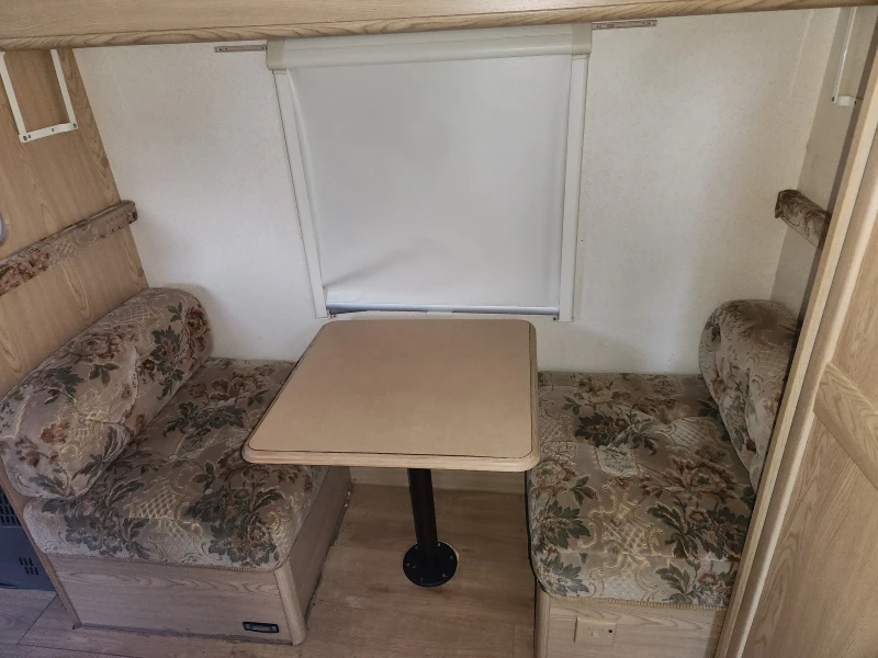 Каравана Adria Lunar, снимка 13 - Каравани и кемпери - 52697663