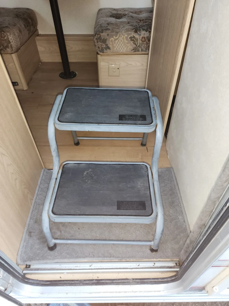 Каравана Adria Lunar, снимка 5 - Каравани и кемпери - 52697663