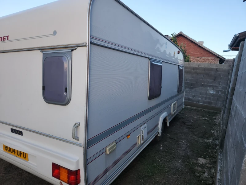 Каравана Adria Lunar, снимка 3 - Каравани и кемпери - 52697663