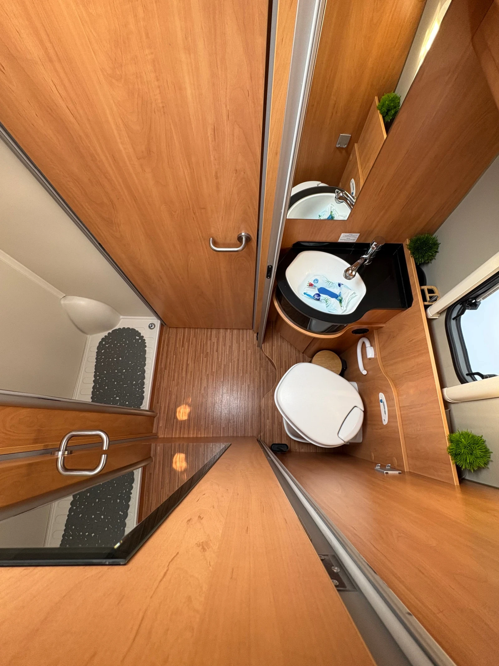 Кемпер Possl Roadstar 640 DK , снимка 12 - Каравани и кемпери - 55981824