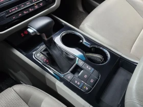 Kia Carnival 9-Seater Prestige, снимка 9