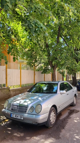  Mercedes-Benz E 200