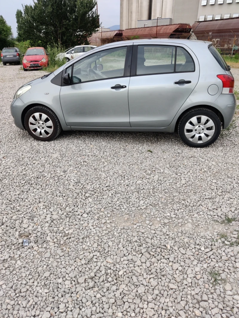 Toyota Yaris 1.3, снимка 9 - Автомобили и джипове - 47385215