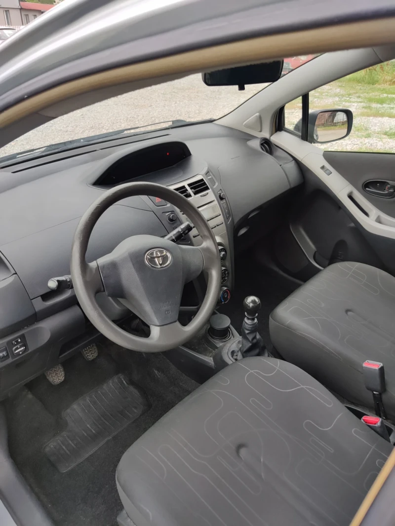 Toyota Yaris 1.3, снимка 5 - Автомобили и джипове - 47385215