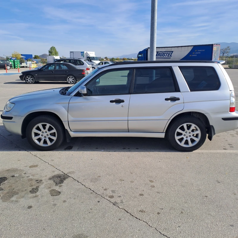 Subaru Forester, снимка 2 - Автомобили и джипове - 47623634