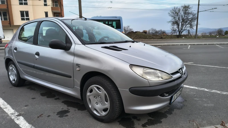 Peugeot 206 2000г 1, 4 бензин Хечбек, снимка 3 - Автомобили и джипове - 48144009