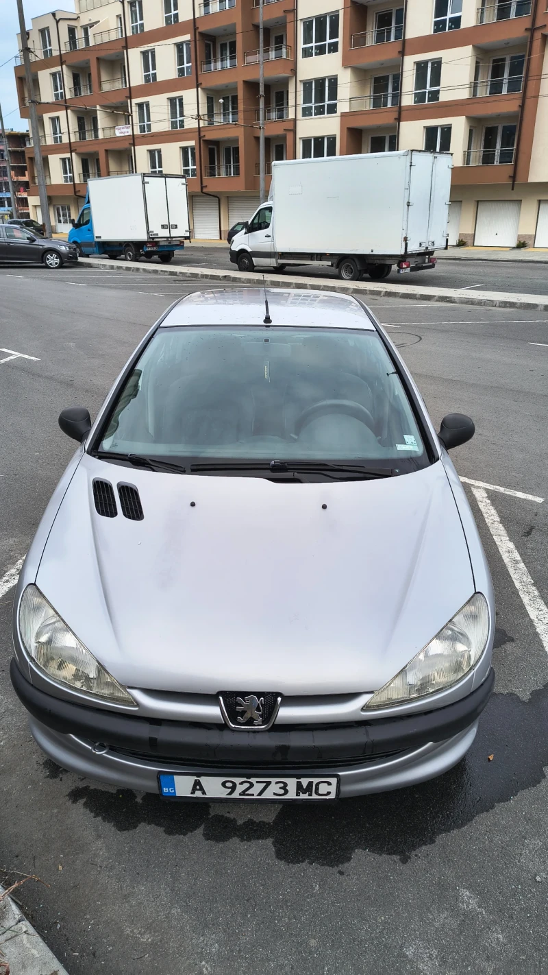 Peugeot 206 2000г 1, 4 бензин Хечбек, снимка 1 - Автомобили и джипове - 48144009