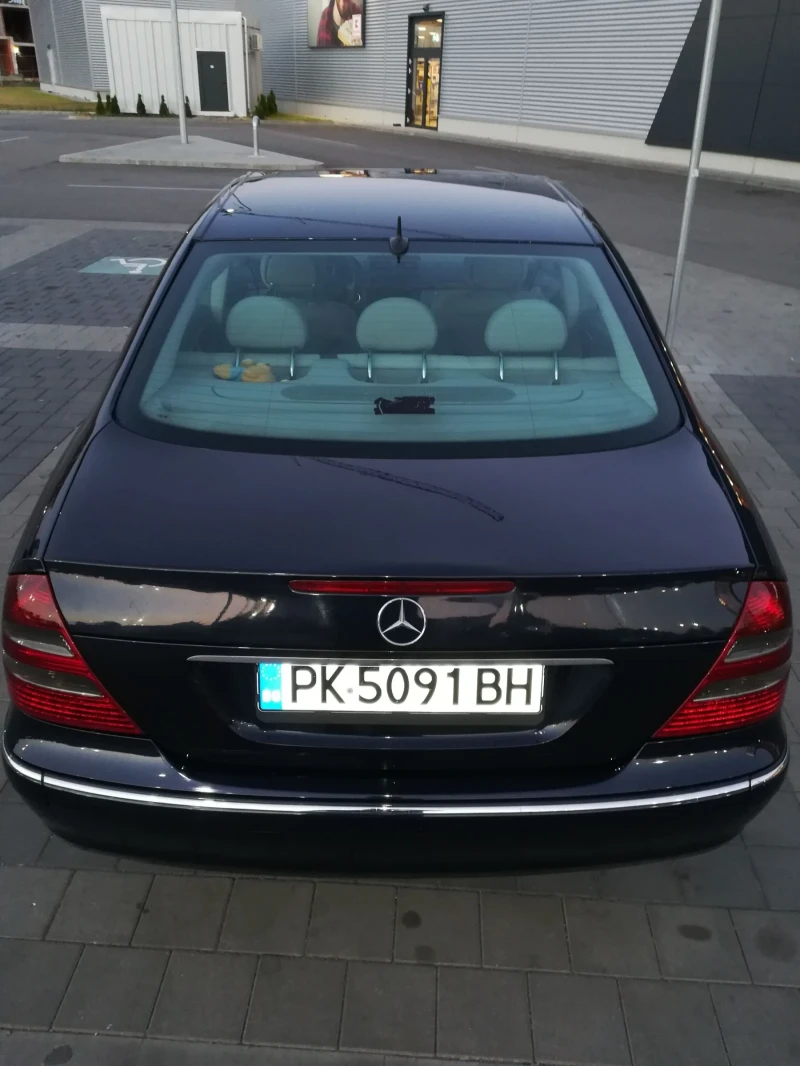 Mercedes-Benz E 220, снимка 3 - Автомобили и джипове - 48789265