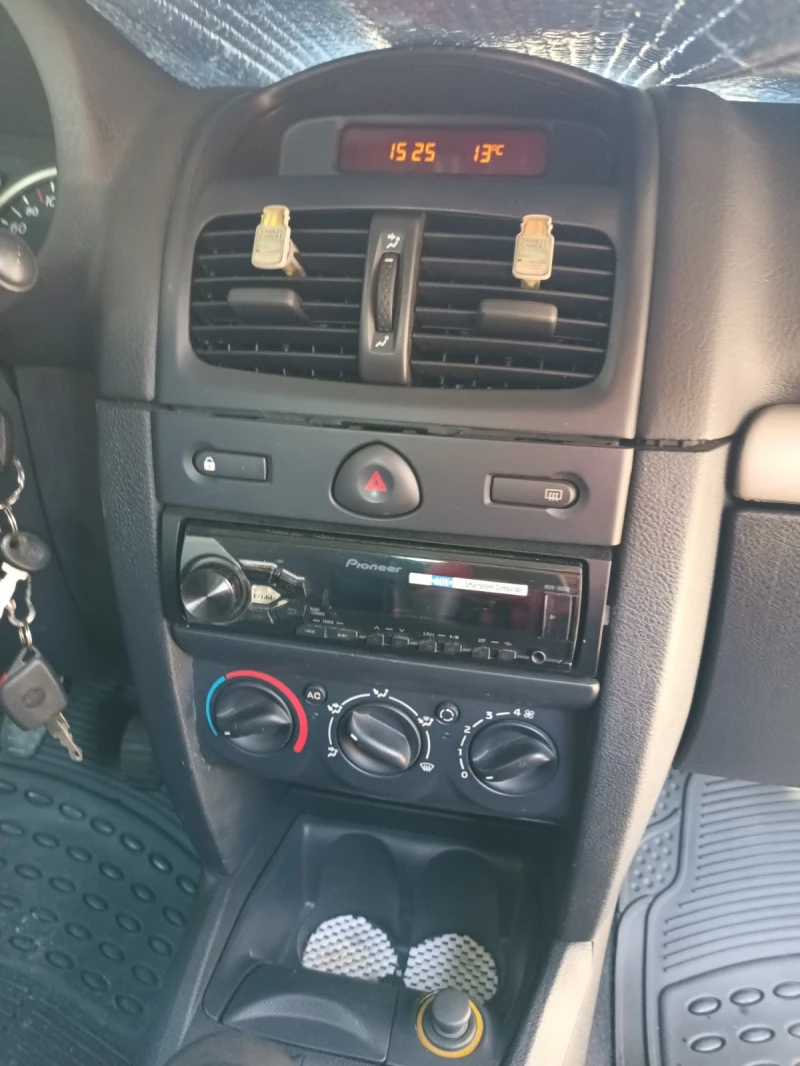 Renault Clio, снимка 5 - Автомобили и джипове - 48827036