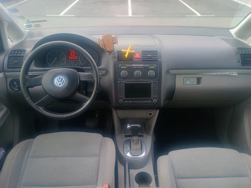 VW Touran, снимка 5 - Автомобили и джипове - 49115160