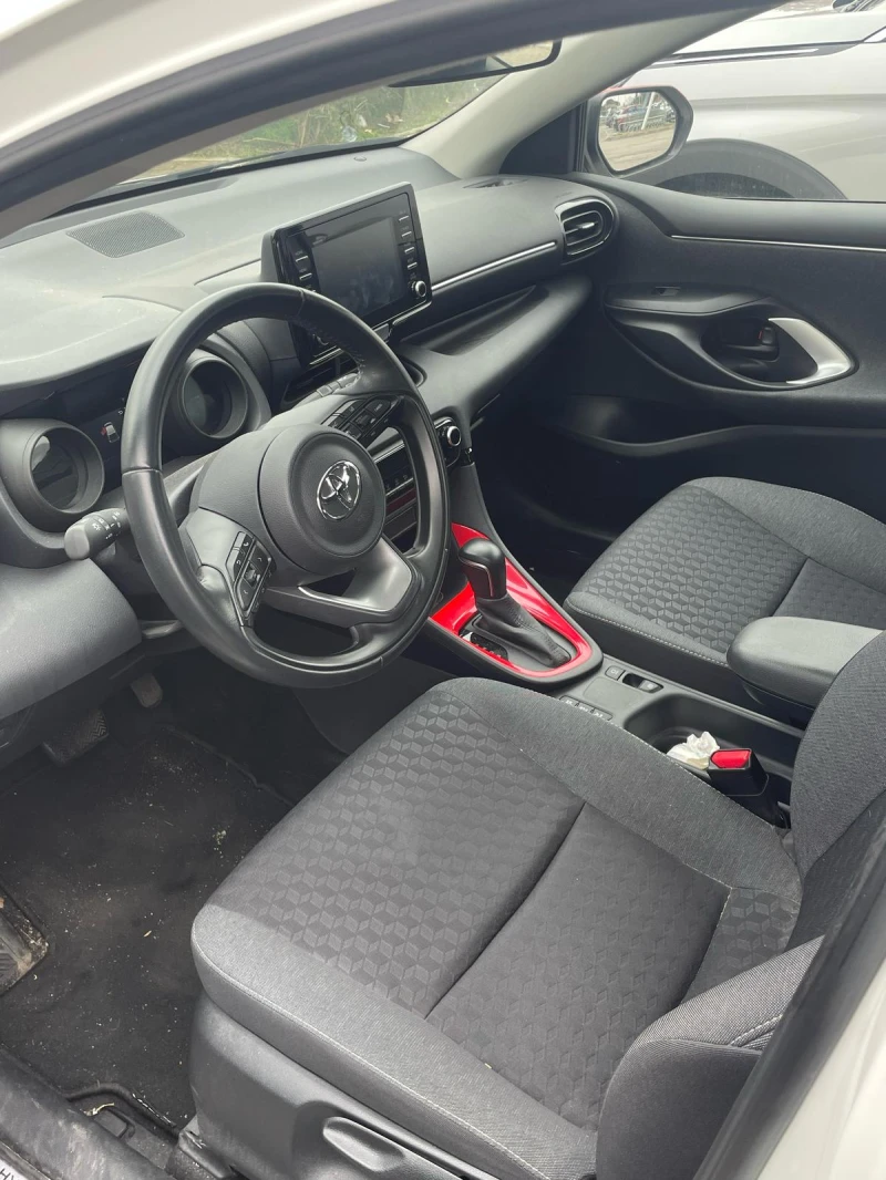 Toyota Yaris 1.5, снимка 4 - Автомобили и джипове - 49183334