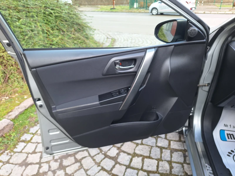 Toyota Auris 2.0 D-4D Touring Sports!, снимка 5 - Автомобили и джипове - 53409877