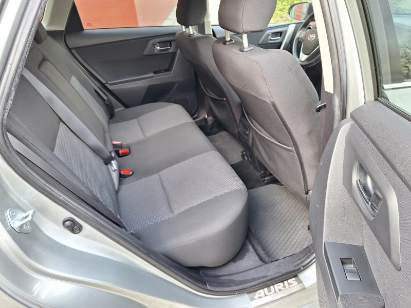 Toyota Auris 2.0 D-4D Touring Sports!, снимка 12 - Автомобили и джипове - 53409877