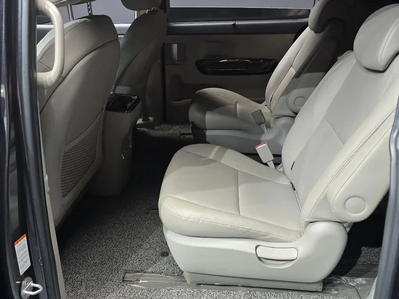Kia Carnival 9-Seater Prestige, снимка 12 - Автомобили и джипове - 56117025