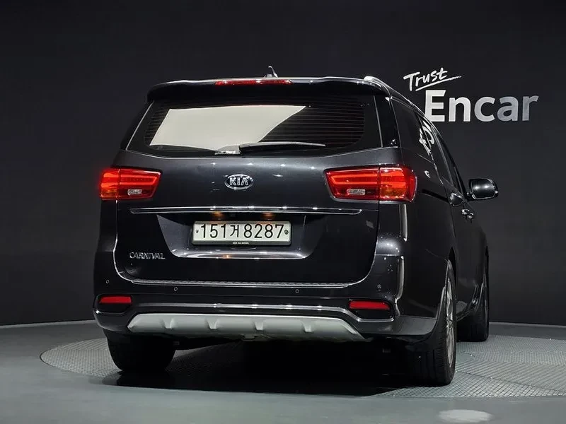 Kia Carnival 9-Seater Prestige, снимка 4 - Автомобили и джипове - 56117025