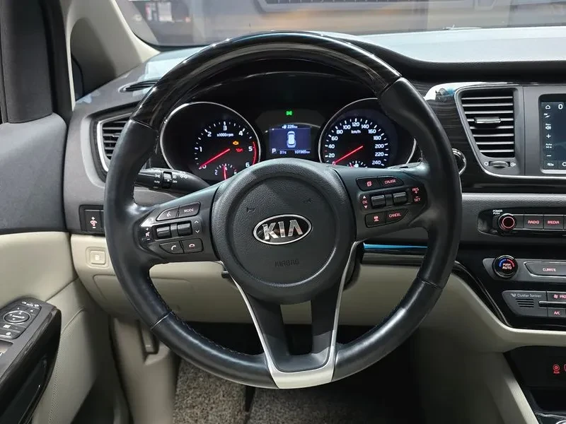 Kia Carnival 9-Seater Prestige, снимка 13 - Автомобили и джипове - 56117025