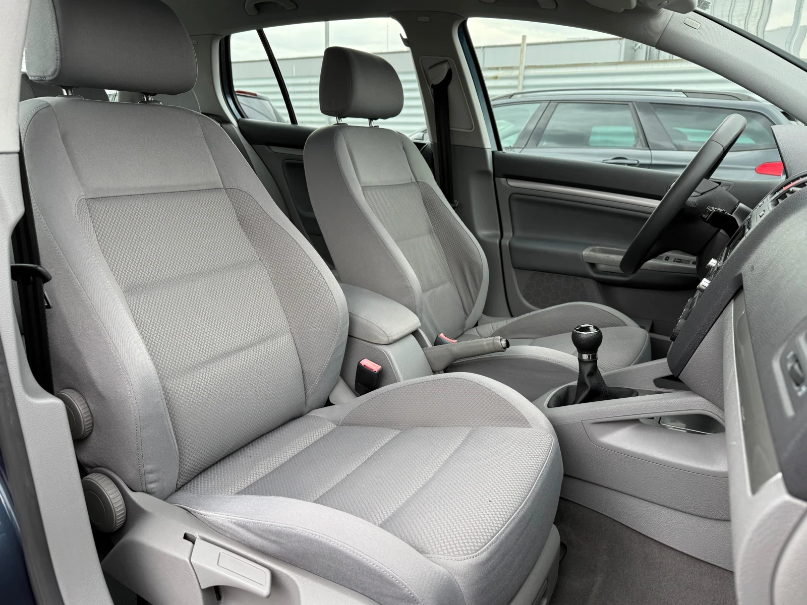 VW Golf 1.6* FSI* PDC - изображение 10